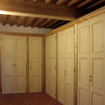 Casa Ravera, Bene Vagienna, Wardrobes’ room. Work done: wooden ceiling, wardrobes with old doors