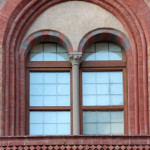 Copie d’un vieux bâti pour une fenêtre jumelée médiévale
